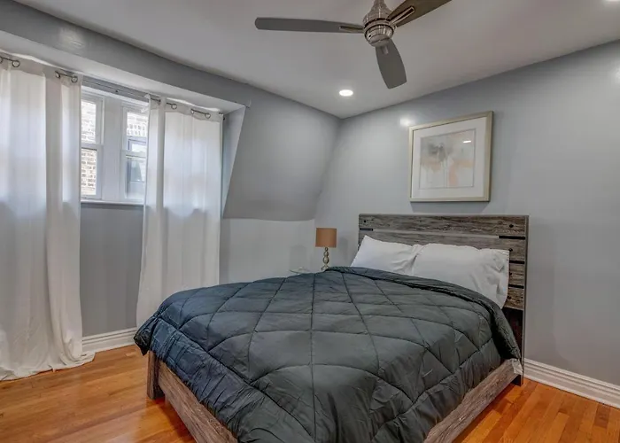Spacious 5-Br House Near Transit W Parking
