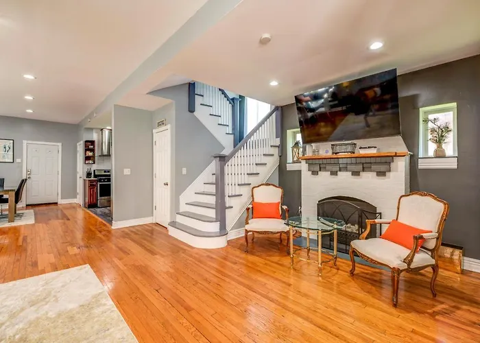 Spacious 5-Br House Near Transit W Parking