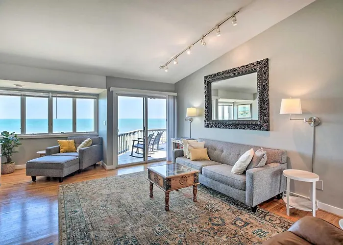 Lakefront Family Retreat W/ Grill: Steps To Beach!