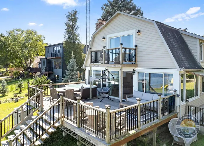 Cross Lake Retreat With Hot Tub & Stunning Views