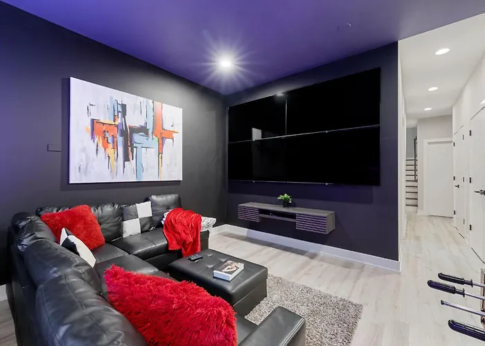 Magnificent New Home W/8 Beds & Free Parking